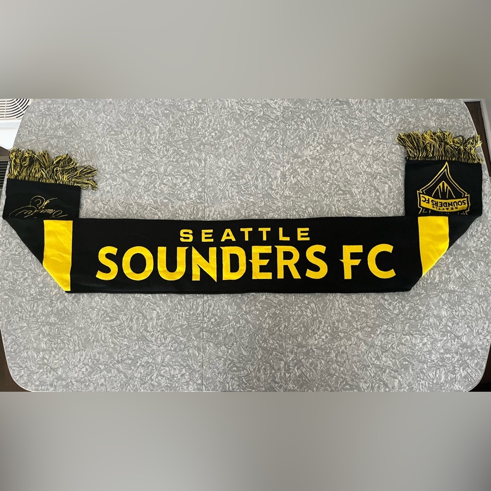 NWT MLS FC Sounders Fringed Scarf with Bruce Lee Design Black and Yellow